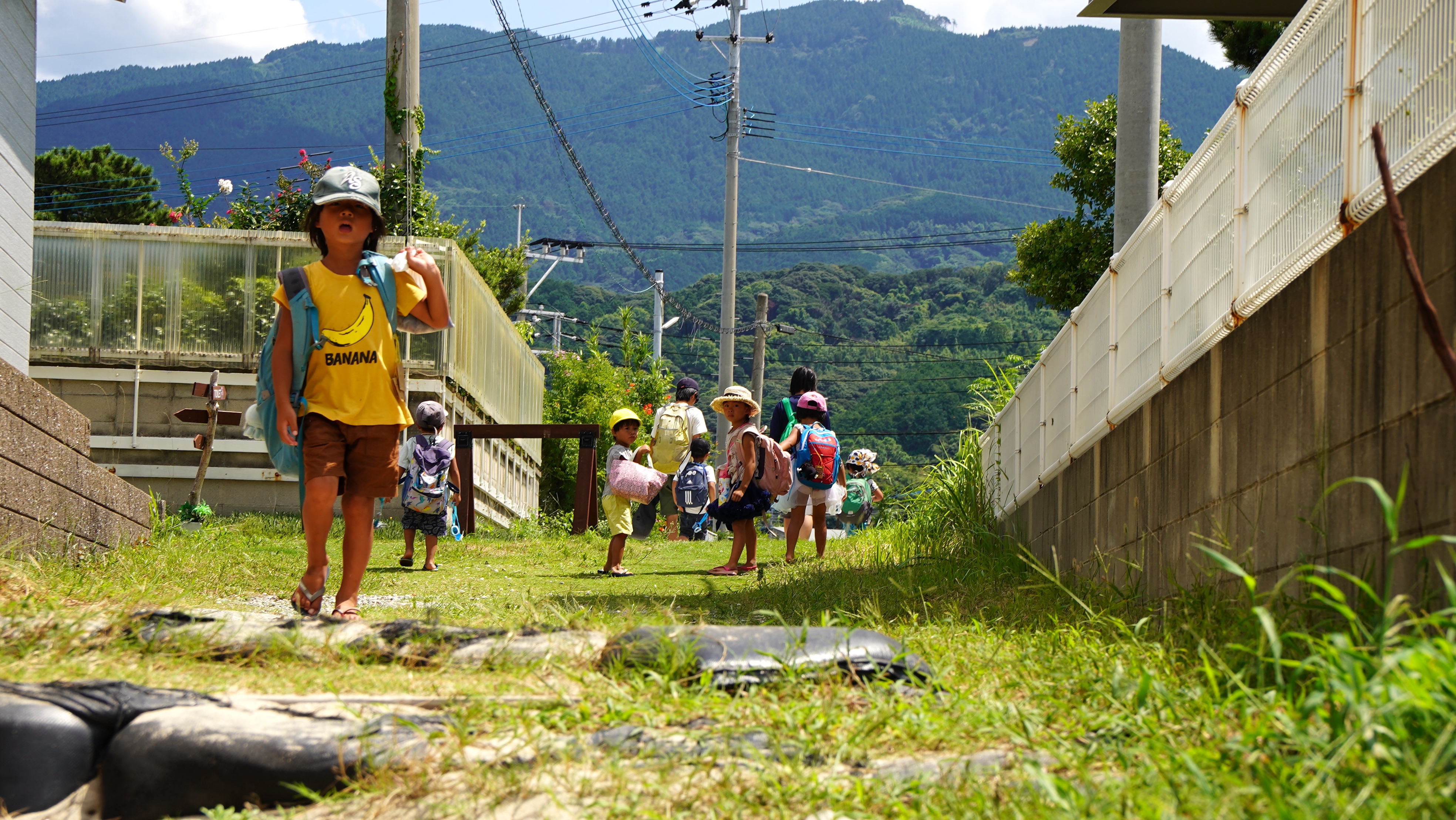 地域を結ぶ。クリエイティブで、未来を灯す。
